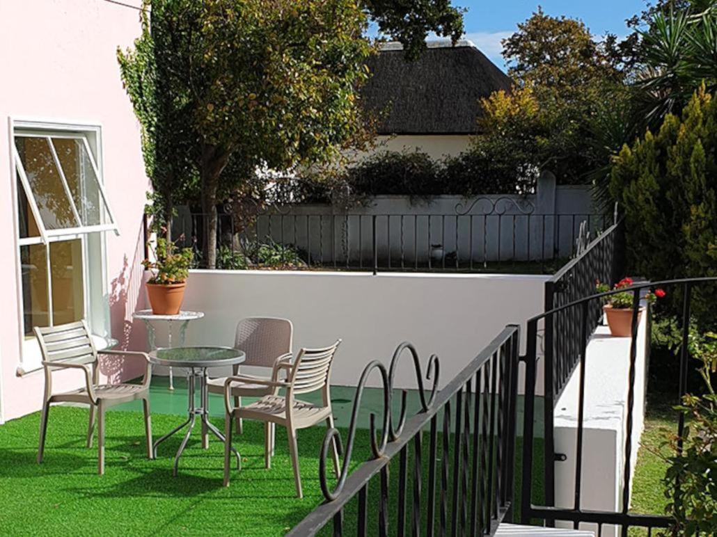 Auberge La Dauphine Guest House Franschhoek Exterior photo